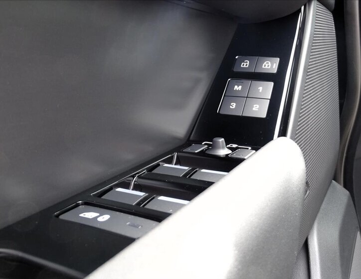 Land Rover Range Rover Velar SUV / Terénní 2,0 l 150 kw