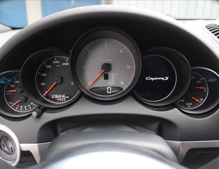 Porsche Cayenne SUV 4,1 l 283 kw