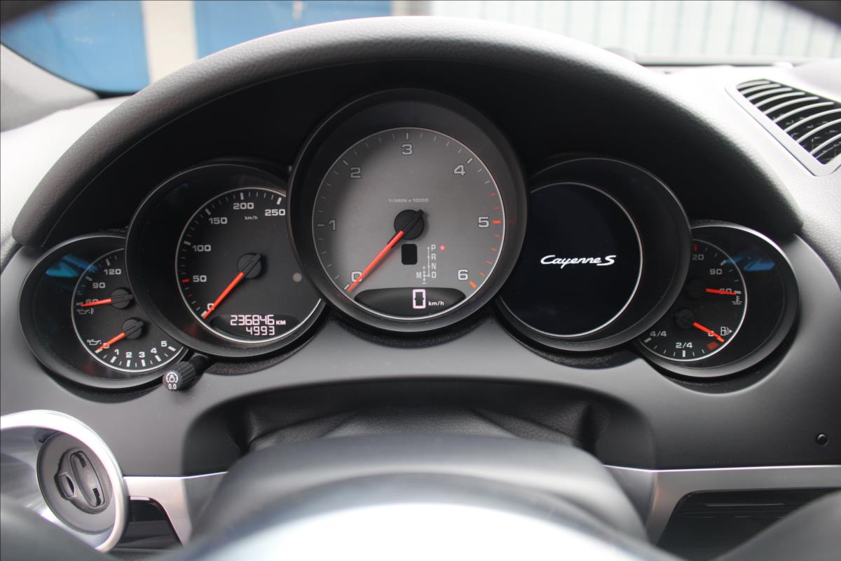Porsche Cayenne SUV 4,1 l 283 kw