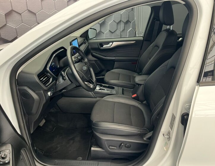 Ford Kuga SUV / Terénní 2,5 l 140 kw