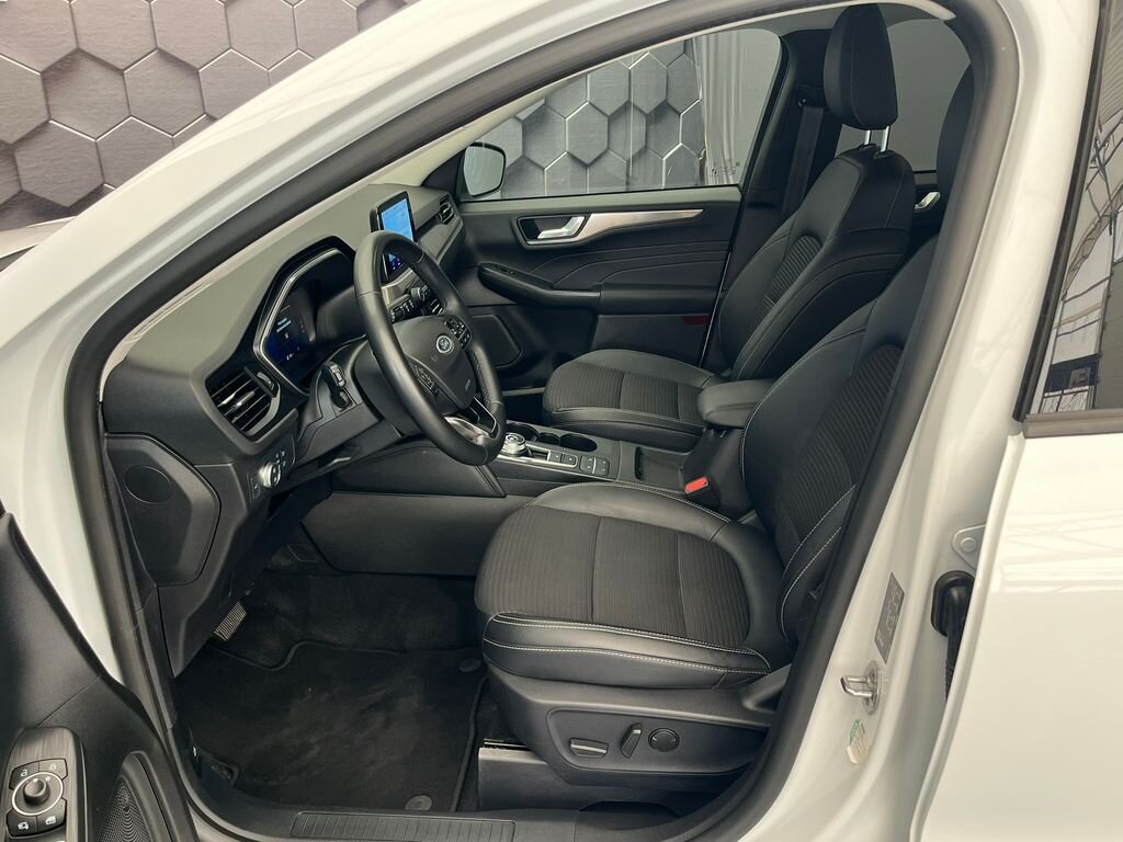 Ford Kuga SUV / Terénní 2,5 l 140 kw