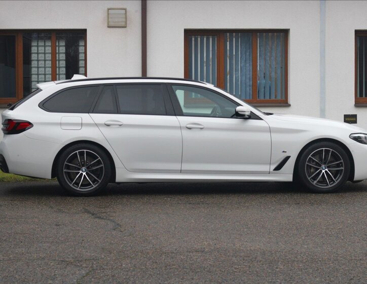 BMW Řada 5 Kombi 3,0 l 210 kw