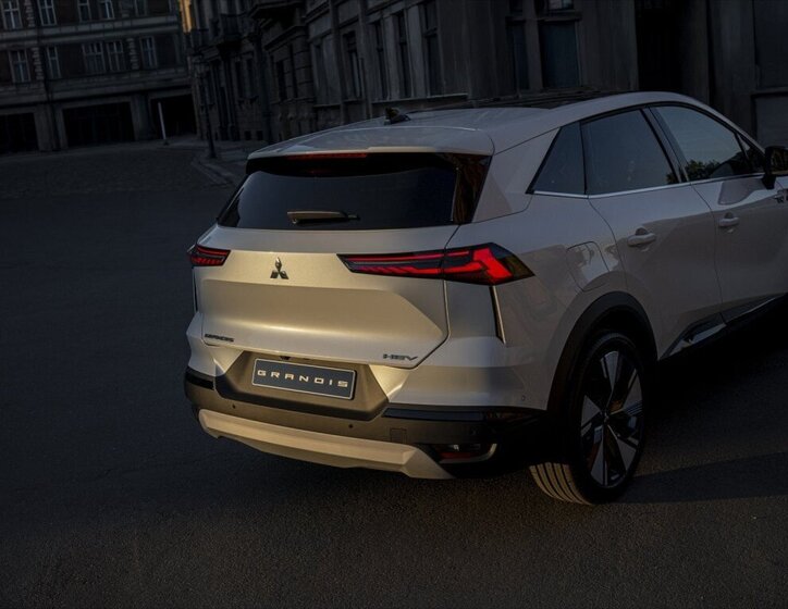 Mitsubishi Grandis SUV 1,3 l 104 kw