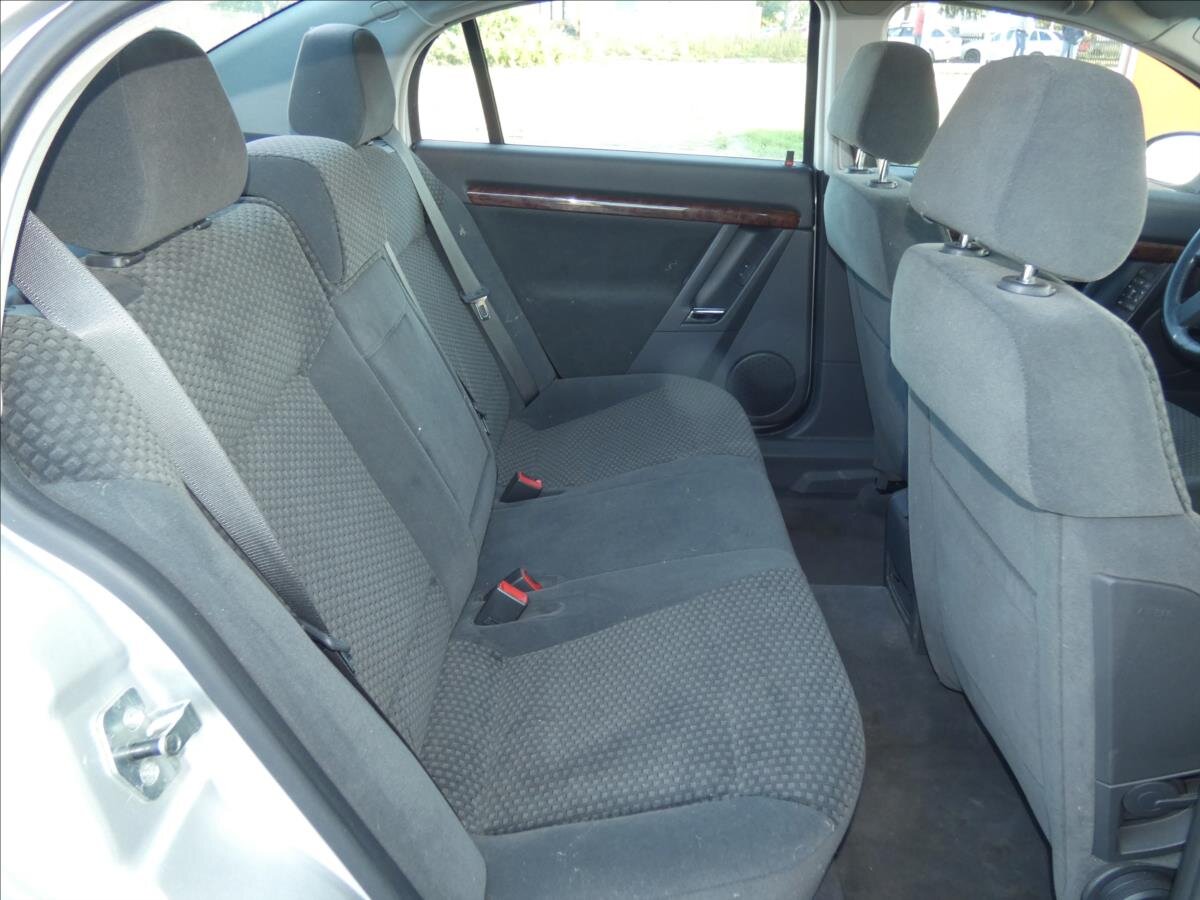 Opel Vectra Sedan / Limuzína 2,2 l 108 kw