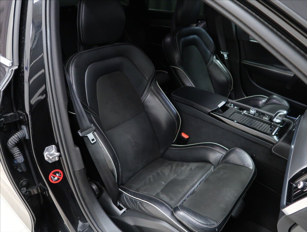 Volvo S90 Sedan / Limuzína 2,0 l 235 kw