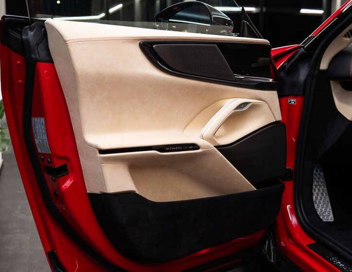 Ferrari Ostatní Hatchback 6,5 l 529 kw