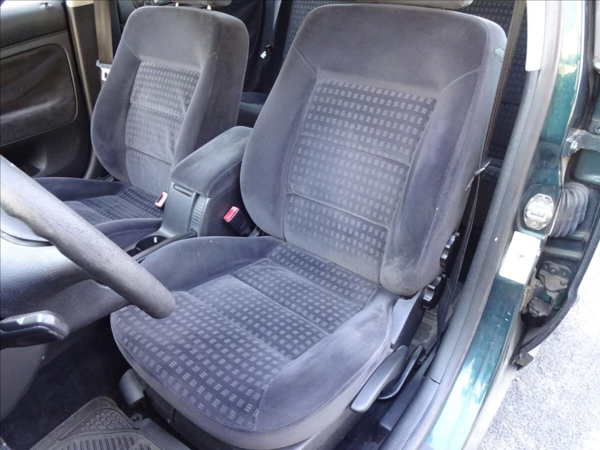 Volkswagen Passat Sedan 1,6 l 75 kw