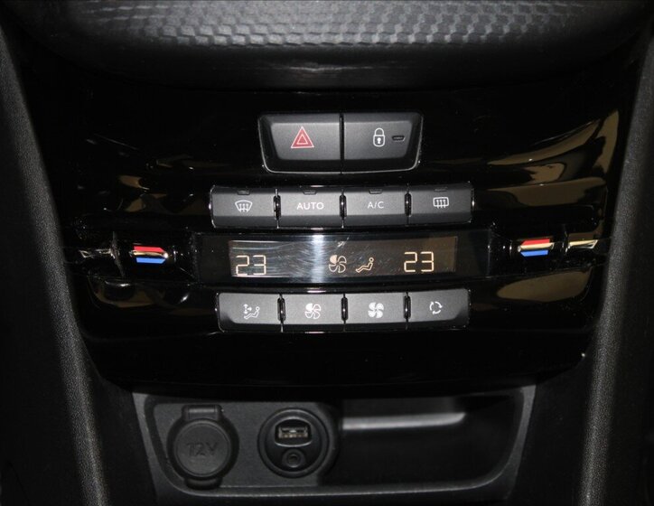 Peugeot 208 Hatchback 1,2 l 81 kw