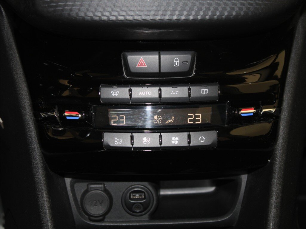 Peugeot 208 Hatchback 1,2 l 81 kw