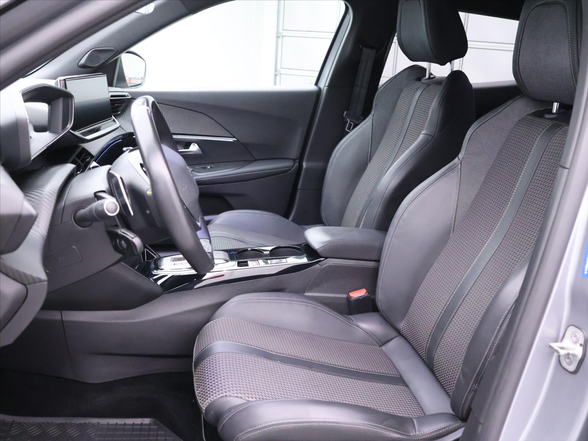 Peugeot 2008 SUV 1,2 l 96 kw