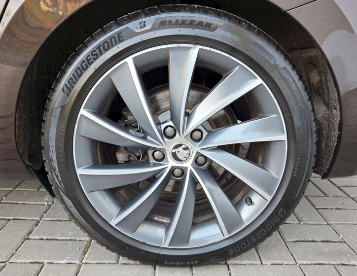 Škoda Superb Sedan / Limuzína 2,0 l 140 kw