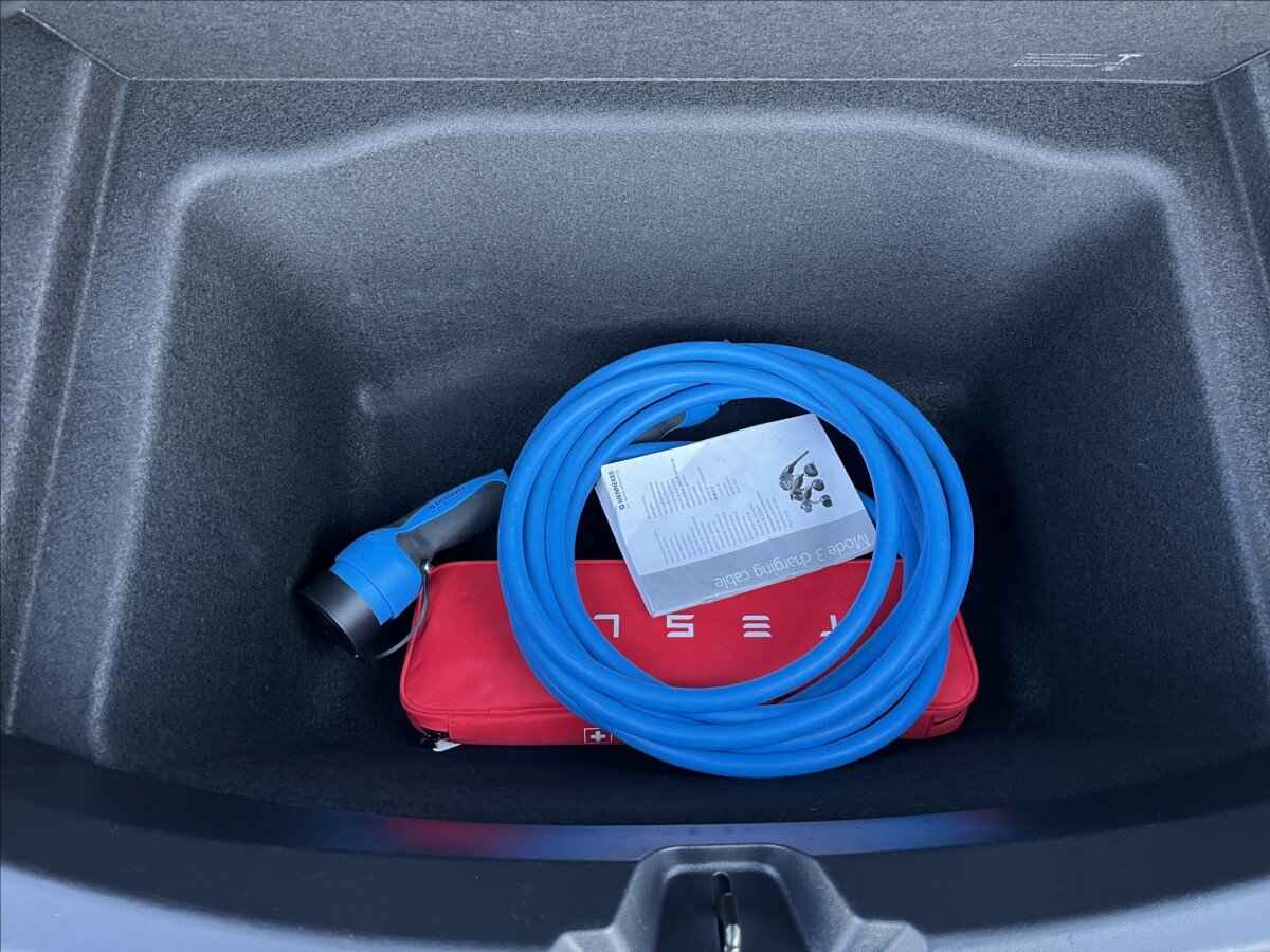 Tesla Model 3 Sedan / Limuzína 0,0 208 kw