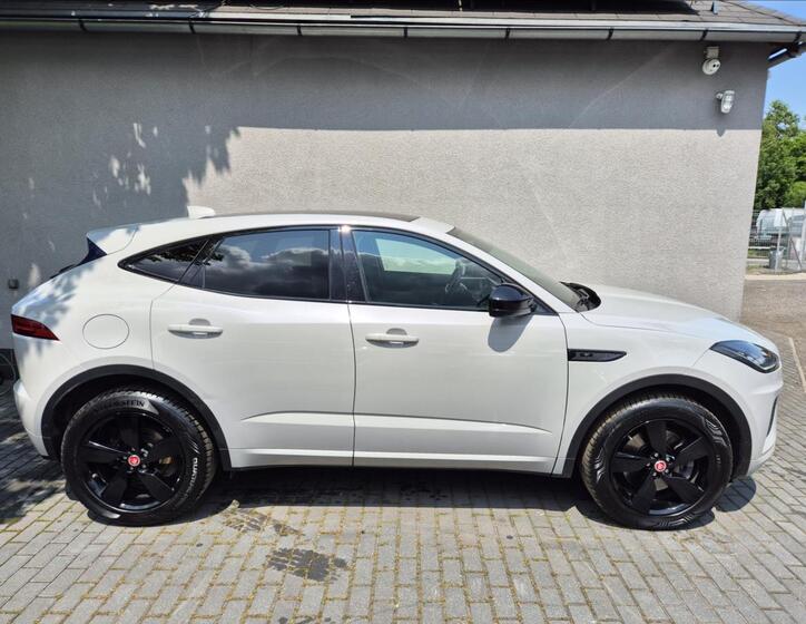Jaguar E-Pace 9