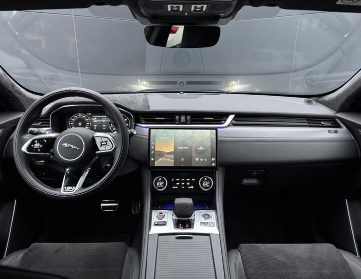 Jaguar F-Pace SUV 5,0 l 405 kw