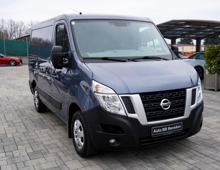 Nissan NV400 8
