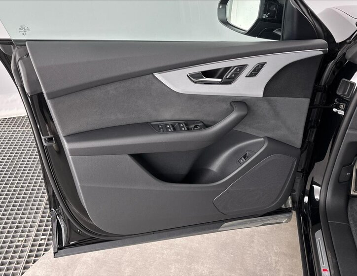 Audi Q8 SUV / Terénní 3,0 l 210 kw