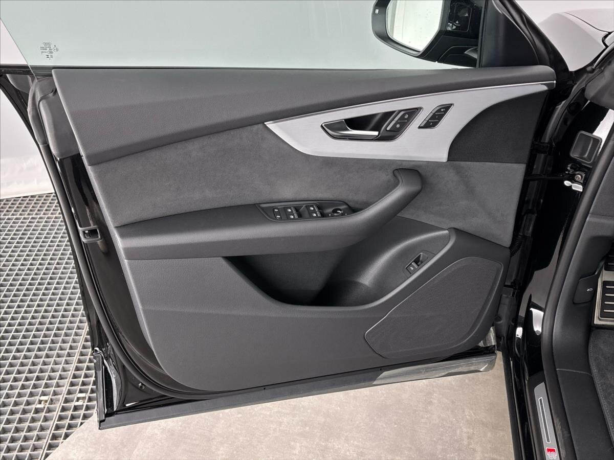 Audi Q8 SUV / Terénní 3,0 l 210 kw