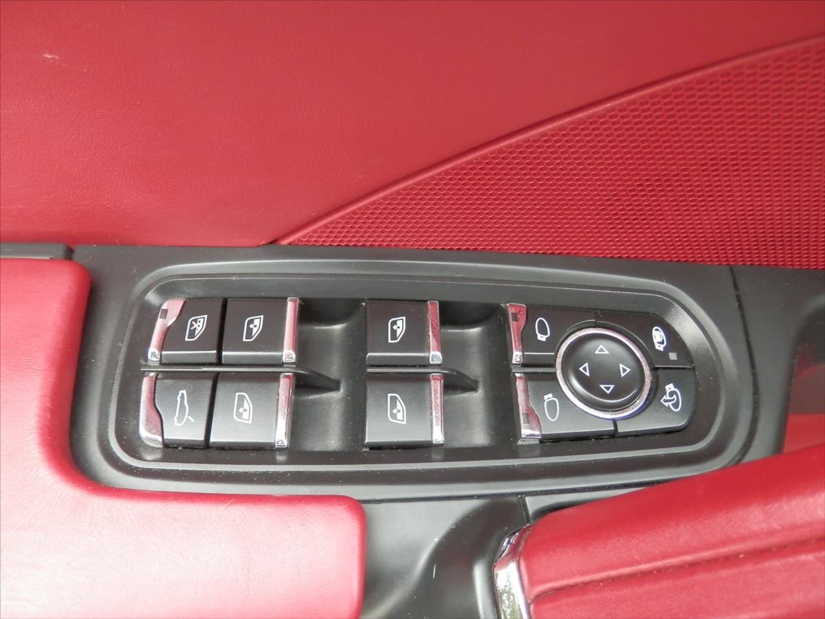 Porsche Cayenne SUV 4,1 l 281 kw