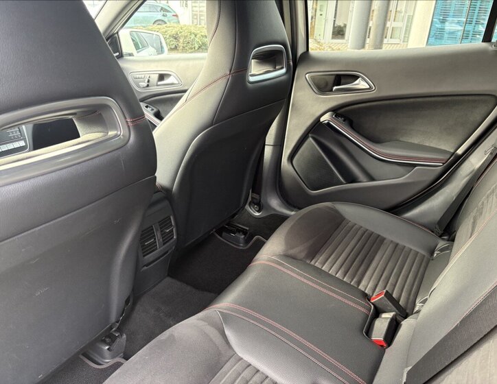 Mercedes-Benz GLA SUV 2,0 l 135 kw