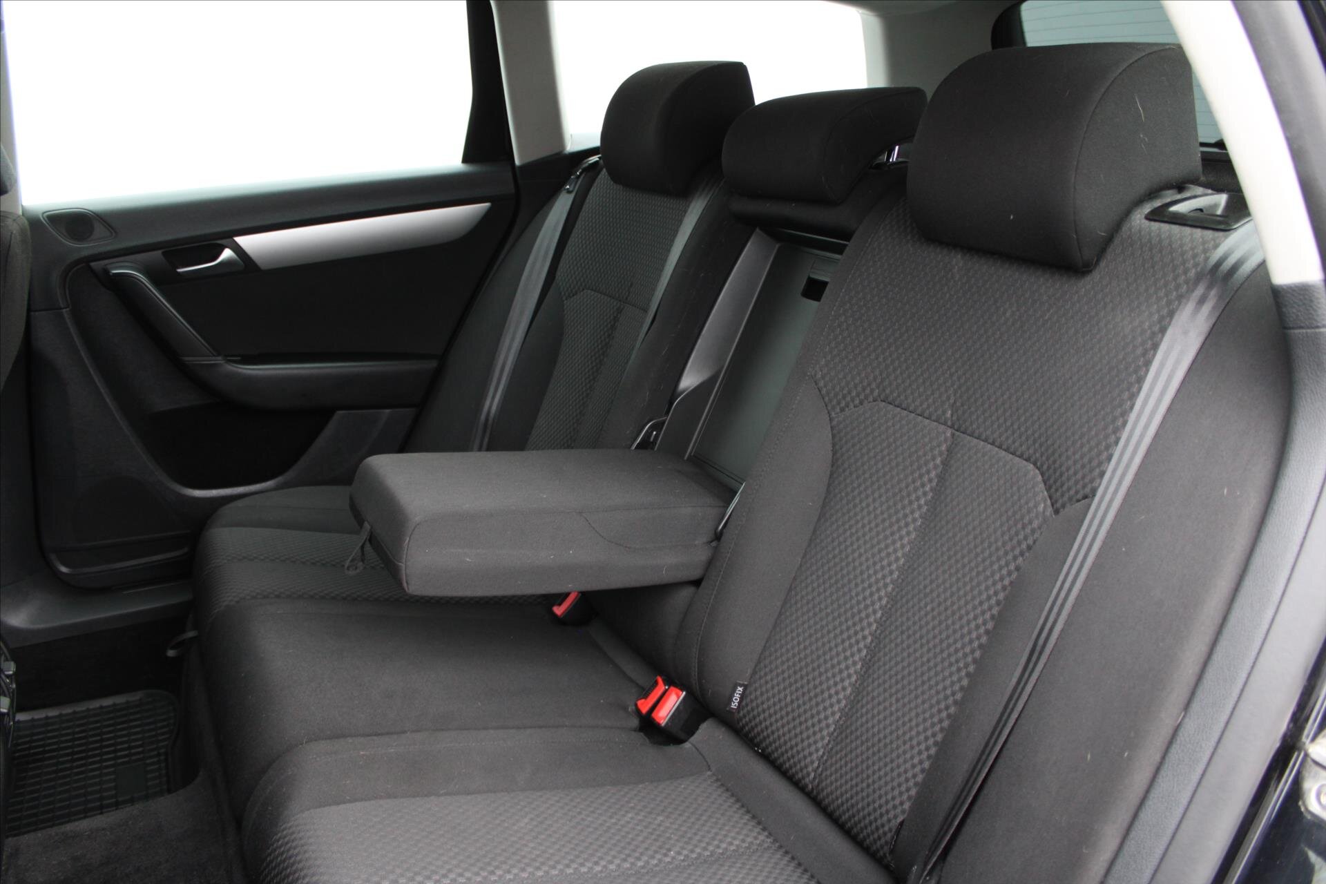 Volkswagen Passat Kombi 1,6 l 77 kw