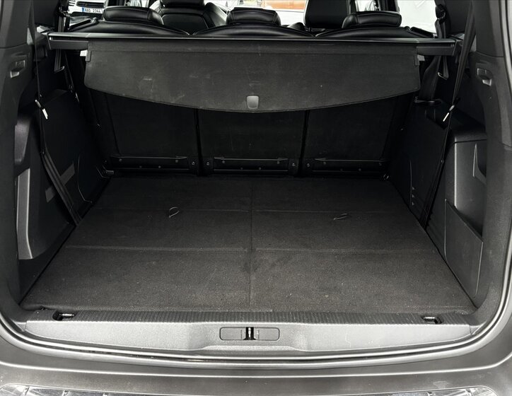 Peugeot 5008 SUV 2,0 l 130 kw