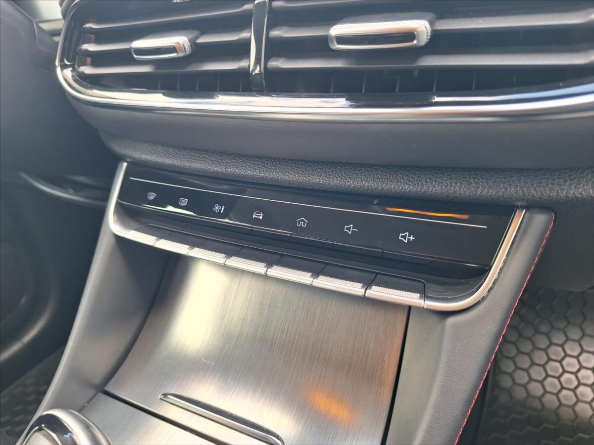 MG HS SUV / Terénní 1,5 l 119 kw