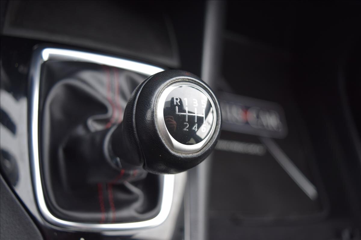 Mazda 3 Sedan 1,5 l 74 kw