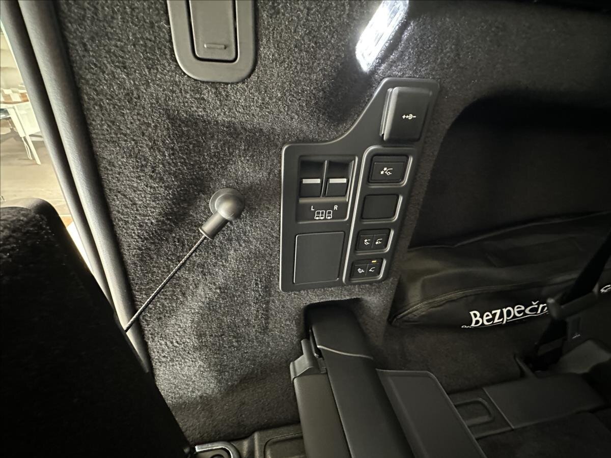 Land Rover Discovery SUV / Terénní 3,0 l 257 kw