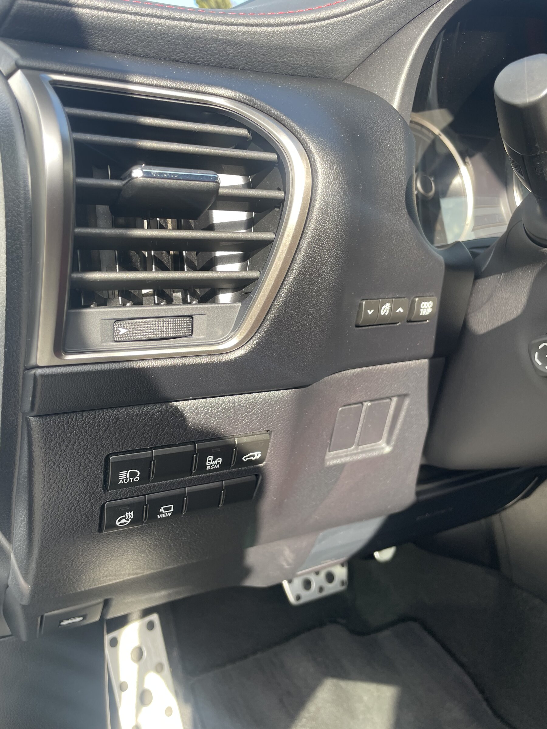 Lexus NX 300h CUV / Crossover 2,5 l 145 kw