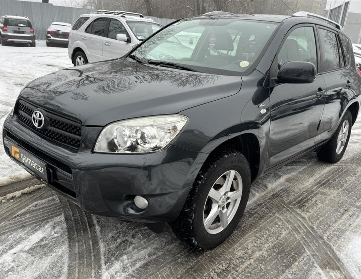 Toyota RAV4 SUV 2,2 l 100 kw