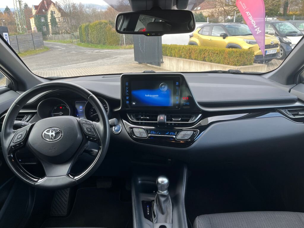 Toyota C-HR SUV / Terénní 1,8 l 72 kw