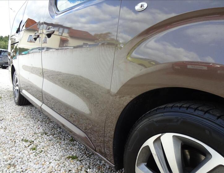 Peugeot Traveller 10