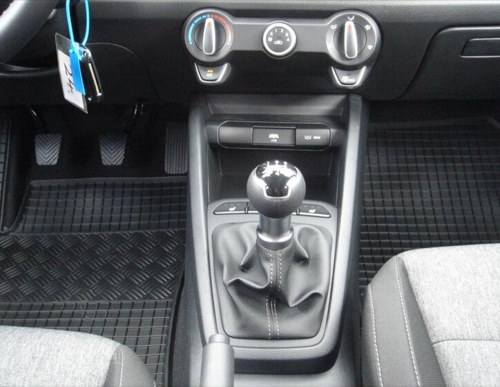 KIA Stonic SUV / Terénní 1,2 l 58 kw