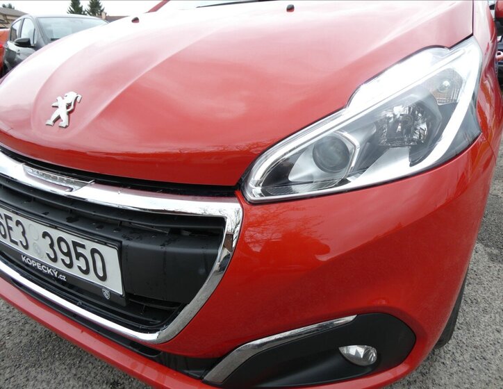 Peugeot 208 Hatchback 1,2 l 61 kw