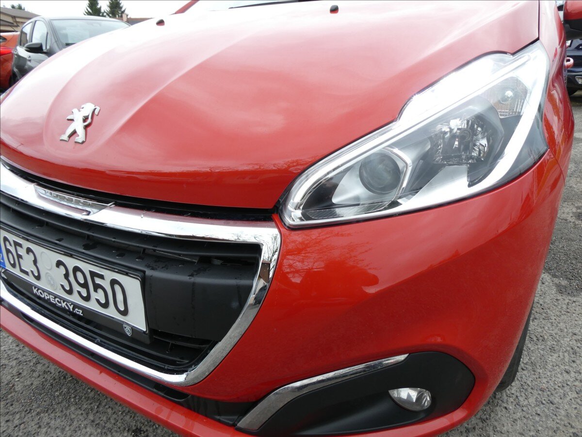 Peugeot 208 Hatchback 1,2 l 61 kw
