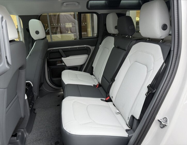 Land Rover Defender SUV 3,0 l 184 kw