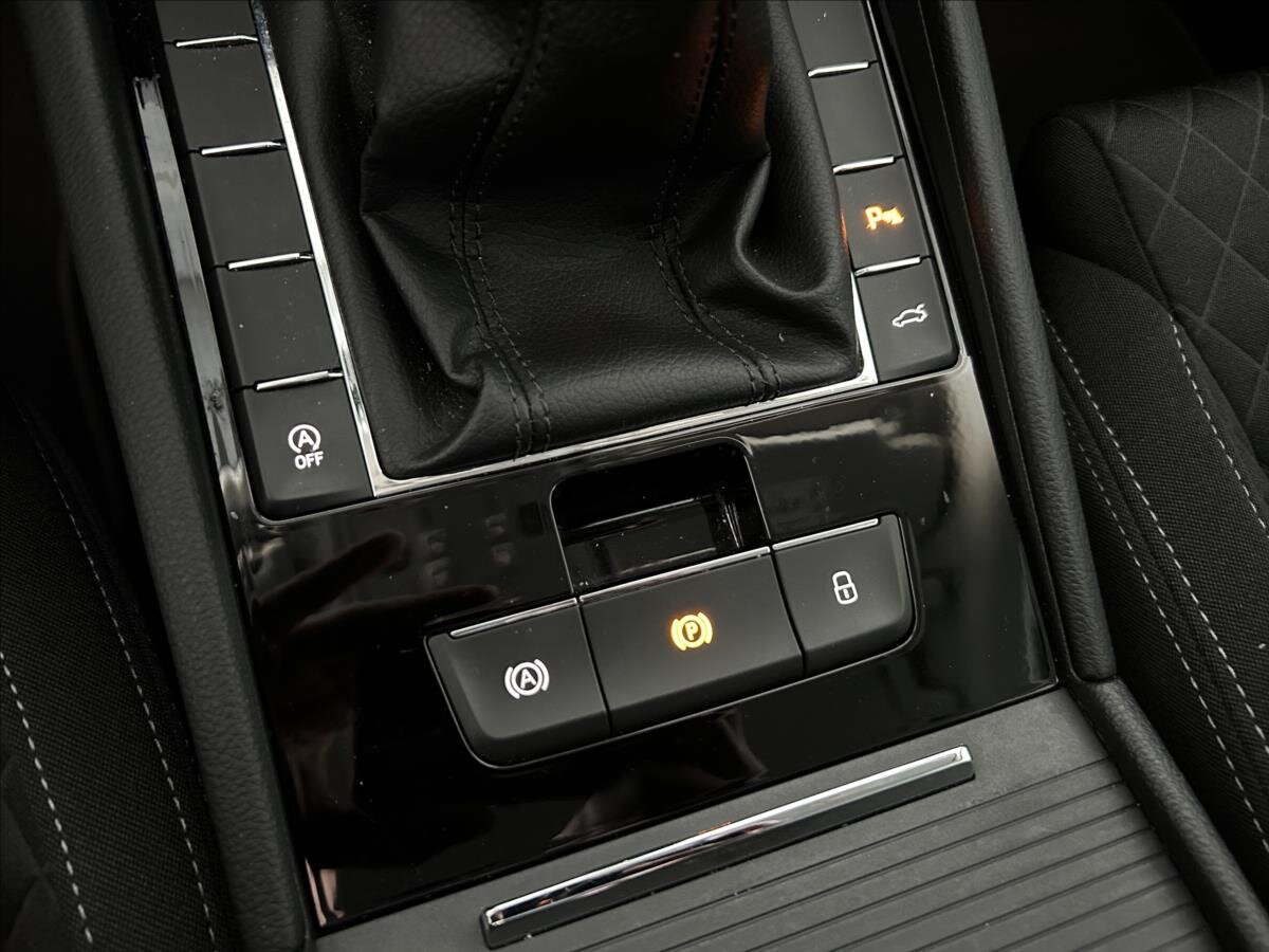 Škoda Superb Sedan / Limuzína 1,4 l 110 kw