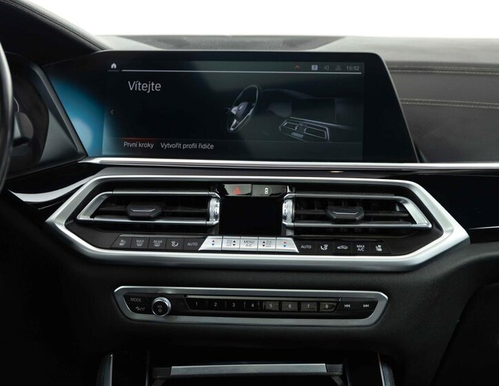 BMW X5 SUV 4,4 l 390 kw