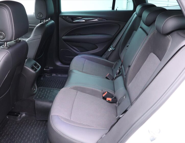 Opel Insignia Kombi 2,0 l 128 kw