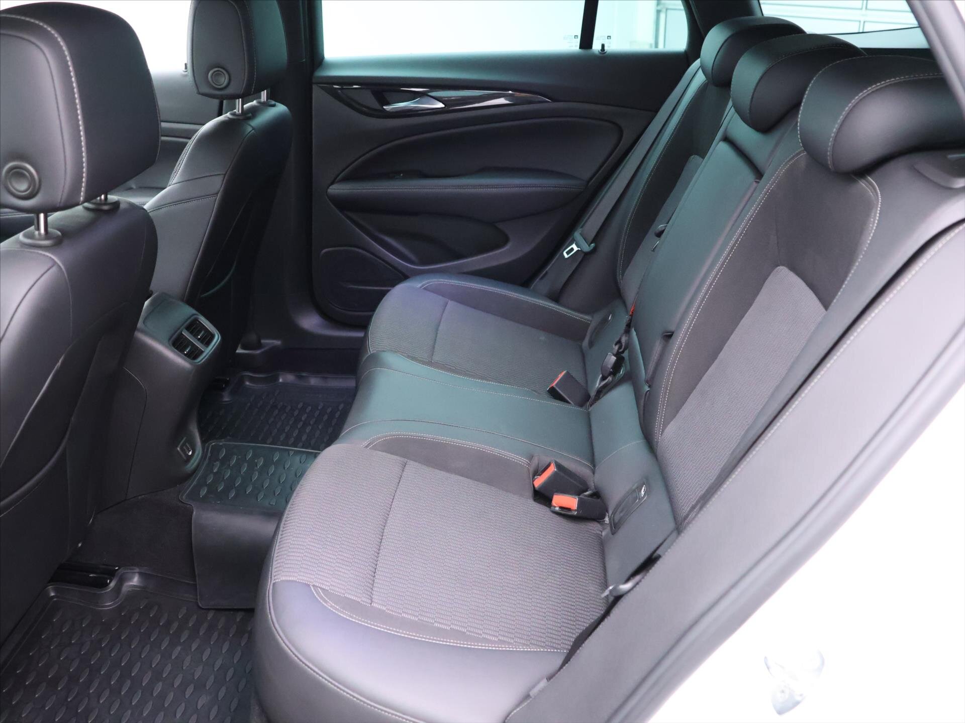 Opel Insignia Kombi 2,0 l 128 kw