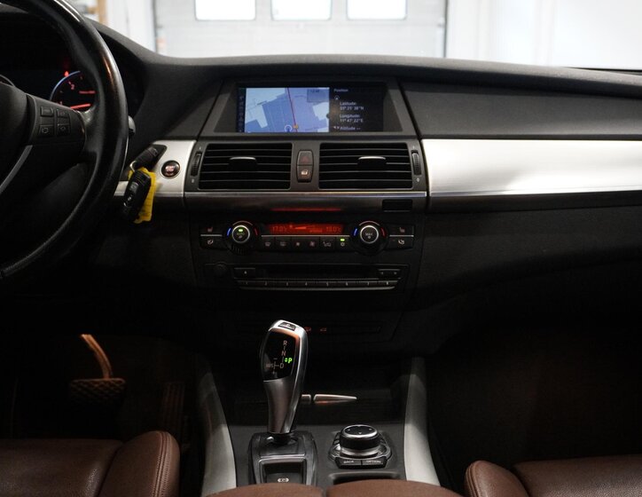 BMW X5 SUV 3,0 l 180 kw