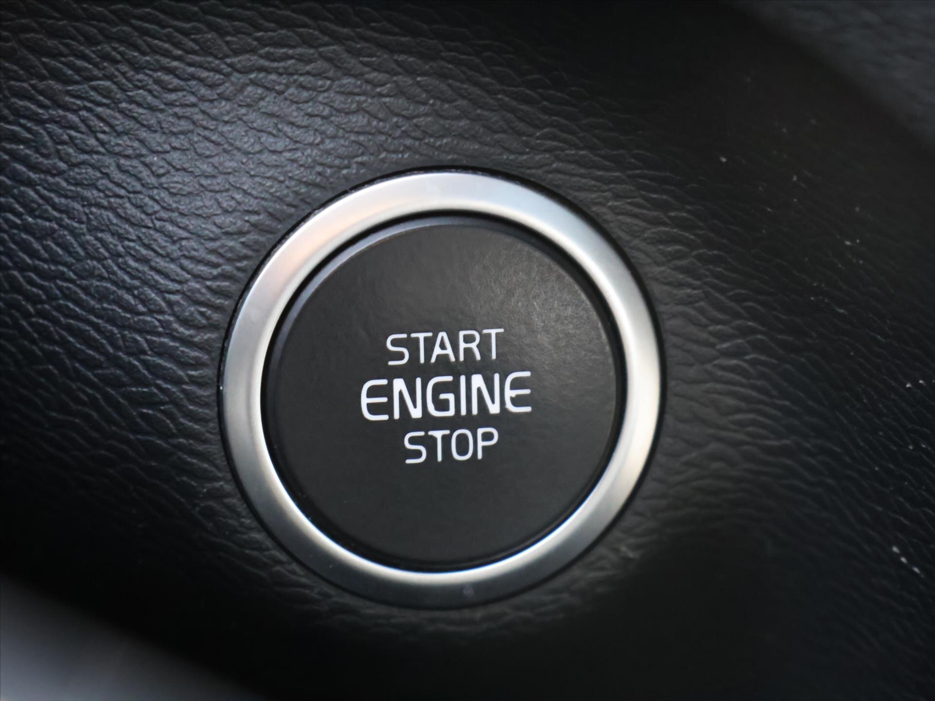 Volvo XC40 SUV / Terénní 2,0 l 140 kw