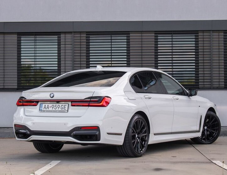 BMW Řada 7 Sedan 3,0 l 294 kw