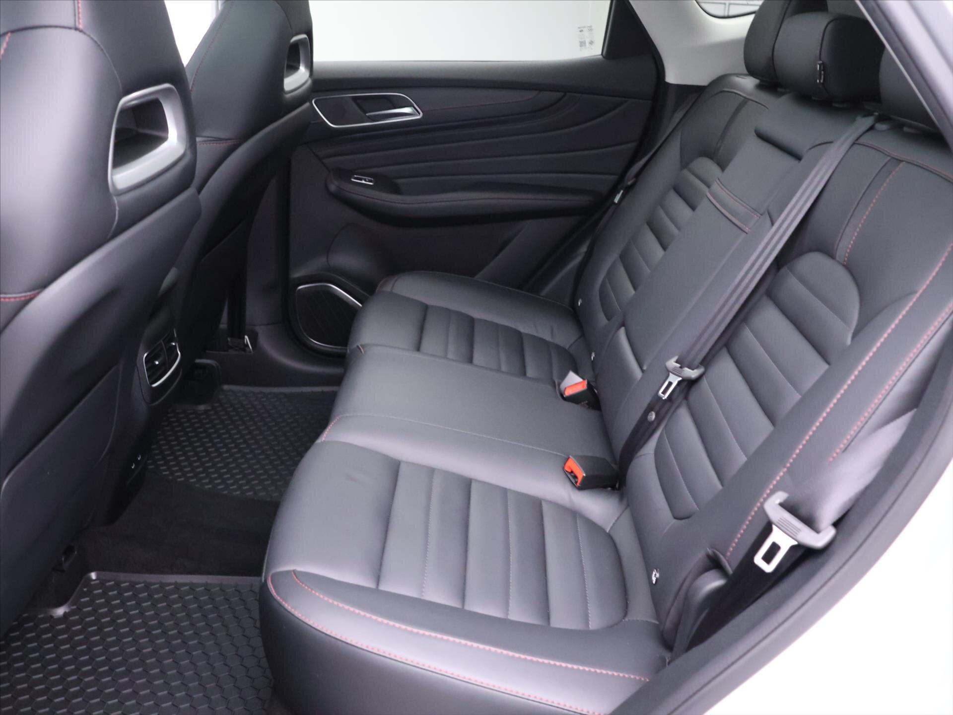 MG HS SUV / Terénní 1,5 l 119 kw