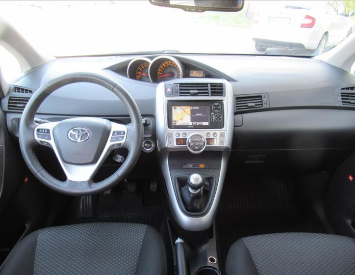 Toyota Verso 9