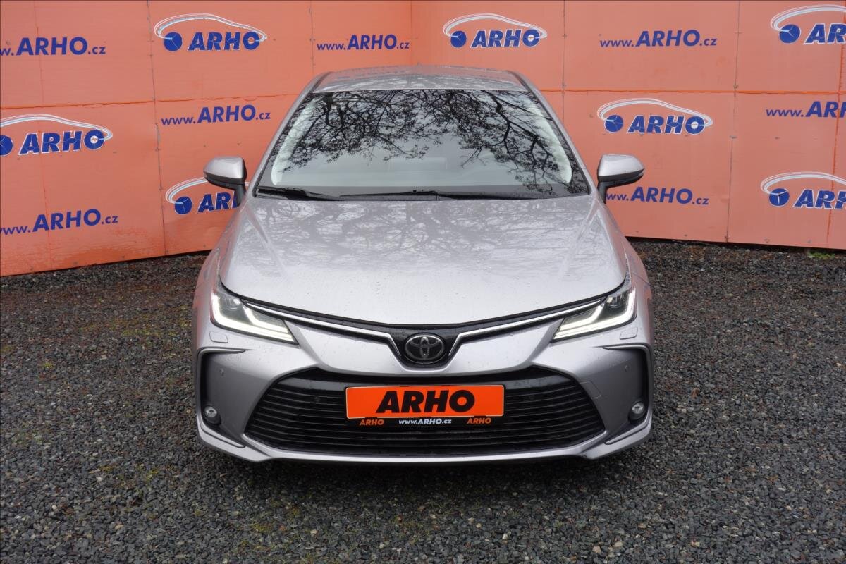 Toyota Corolla Sedan / Limuzína 1,6 l 97 kw