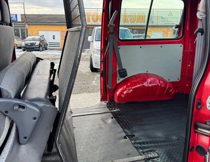 Toyota Hi-Ace Skříň 2,4 l 55 kw