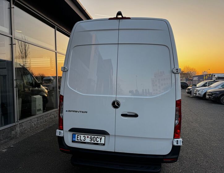 Mercedes-Benz Sprinter 3