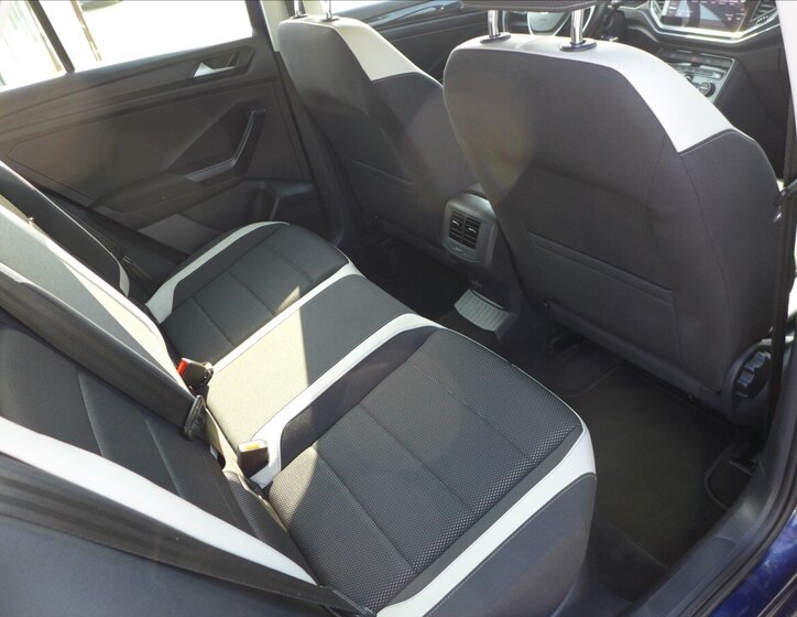 Volkswagen T-Roc SUV / Terénní 2,0 l 110 kw