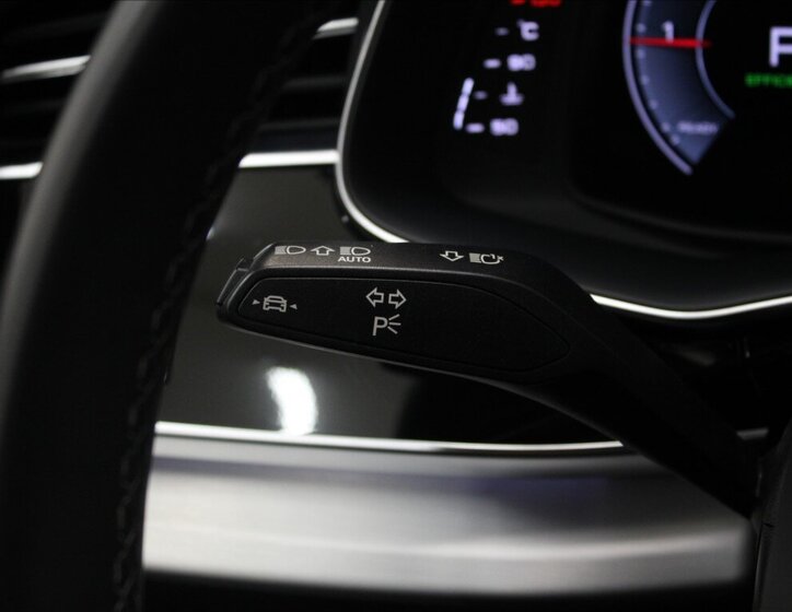 Audi Q8 SUV 3,0 l 210 kw